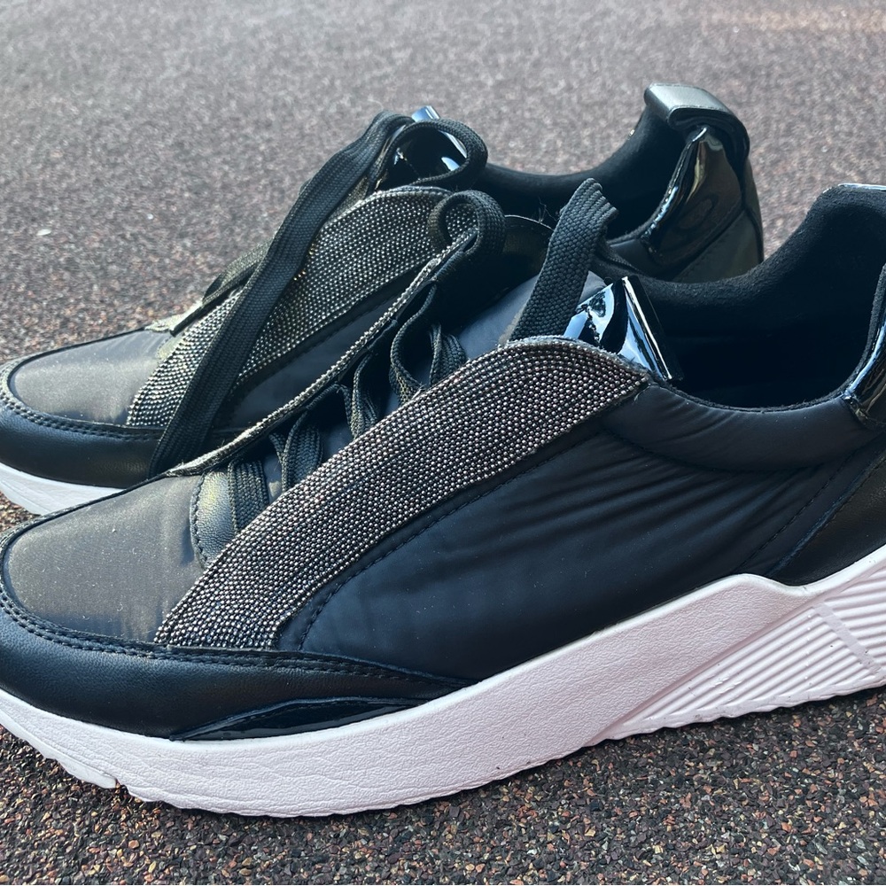 Vaneli Alina sport sneaker - size 6